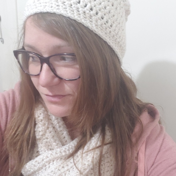 🧶Beanie & infinity cowl set - Picture 3 of 4